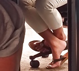 Candid_Barefoot_Large_Flip_Flops_In_A_Meeting (5/9)