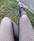 Absolutely_beautiful_legs_in_fishnet_tights  (2/2)