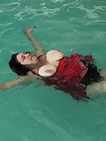 my_wife_topless_in_the_hotel_pool (3/4)