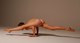 Brunette_Ellen_doing_naked_yoga (19/76)