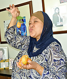 Busty_malaysian_mature_Shahnaz_Nasruddin _love_those_melons (3/8)
