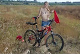 Young_nude_beauty_with_a_bike (22/54)
