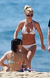 Britney_Spears_Bikini_in_Hawaii_4-11-17 (6/6)