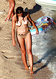 Topless_teen_at_nudist_beach (2/5)