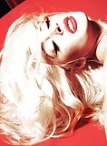 Lindsay Lohan as Marilyn Monroe Nude On Red Velvet (19/47)