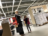 Sexy_moms_in_the_shops (22/25)