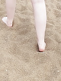 Teen_with_big_tits_beach_feet _soles _stretch _toes (19/20)