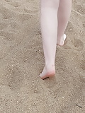 Teen_with_big_tits_beach_feet _soles _stretch _toes (16/20)