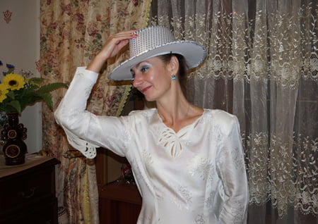 In_Wedding_Dress_and_White_Hat (11/53)