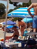 Greek_mother_at_the_beach (6/7)