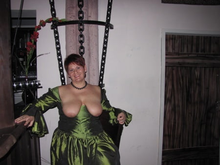 I pose in the green_ Cupless Dress (15/34)