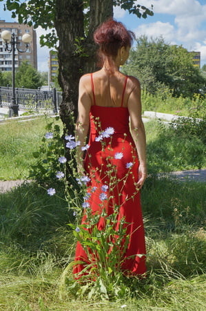 Red_dress_-_green_garden (16/22)