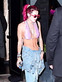 Bella_Thorne_Clubbing_in_NY_with_a_Wet_Bikini_Top__7-18-17 (24/25)