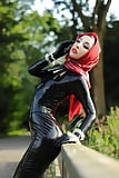 Hijabi_in_wetlook_leggings_Pakistani_ (12/22)