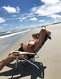 he_likes_to_show_her_tits_on_the_beach (5/6)
