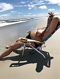 he_likes_to_show_her_tits_on_the_beach (4/6)