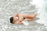 Teen nudist at the sea (2/4)