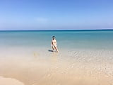 Holiday_amateur_topless_beach_8 (2/4)