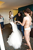 Bride_and_Bridesmaids_Getting_Ready_For_Wedding (5/10)