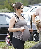 Milla_Jovovich_-_Pregnant_Pics (18/20)