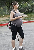 Milla_Jovovich_-_Pregnant_Pics (16/20)