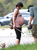 Milla_Jovovich_-_Pregnant_Pics (13/20)
