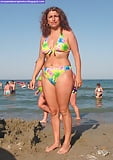 Mature_bikini_beach_13 (6/71)