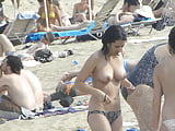 3_Topless_teens_on_the_beach (21/91)