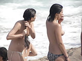 3_Topless_teens_on_the_beach (31/91)