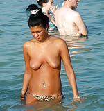 Nude_and_topless_teens_at_beach (17/20)