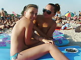 Teen_girls_at_beach (8/44)