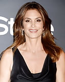 Cindy_Crawford__InStyle_Awards_10-23-17 (3/4)