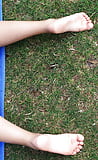 Candid_summer_feet_-_Soles_in_the_park (10/14)