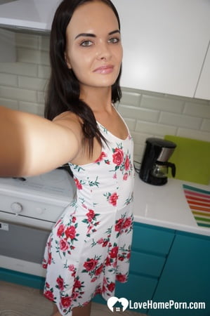 Beauty_from_the_office_gets_her_selfies (18/24)