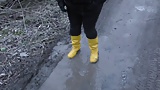 Fun in mud with rubber boots (3)