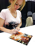 Gillian Anderson autograph session (2)