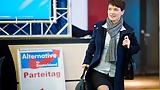 Love_jerking_off_to_conservative_Frauke_Petry (18/34)