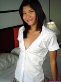 Young_Asian_girl_Apple_free_her_bald_pussy_from_white_cotton_panties (3/18)