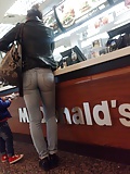 Young_MILF_tight_jeans_candid (4/8)