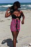Big_Titties_at_the_Beach (17/40)