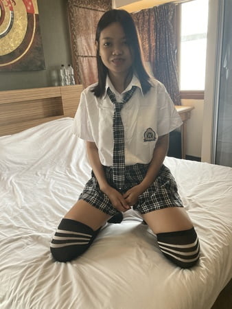 Schoolgirl (2/4)