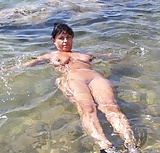 nude mature women on the beach (22/35)