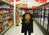 mature_black_exhibitionist_nude_in_public (6/10)