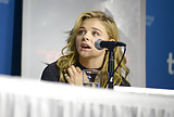 Chloe_Moretz Bored_but_Beautiful_at_Press_Conference (9/39)