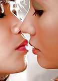 Sensual lesbian kisses 3 (8/39)