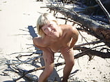 Nude_blonde_athe_beach (16/20)