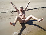 Nude_blonde_athe_beach (18/20)