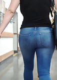 Voyeur_teen_ass_butts_in_blue_jeans_pants_in_public (21/62)