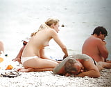 Topless_And_thong_sunbathing_mix_16 (1/16)