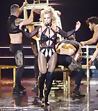 Celeb_wank_bank _Mariah _Britney_ _Fergie (23/38)